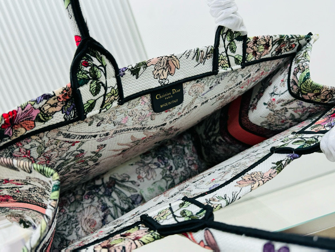 D Book Tote ( WHITE SUN)