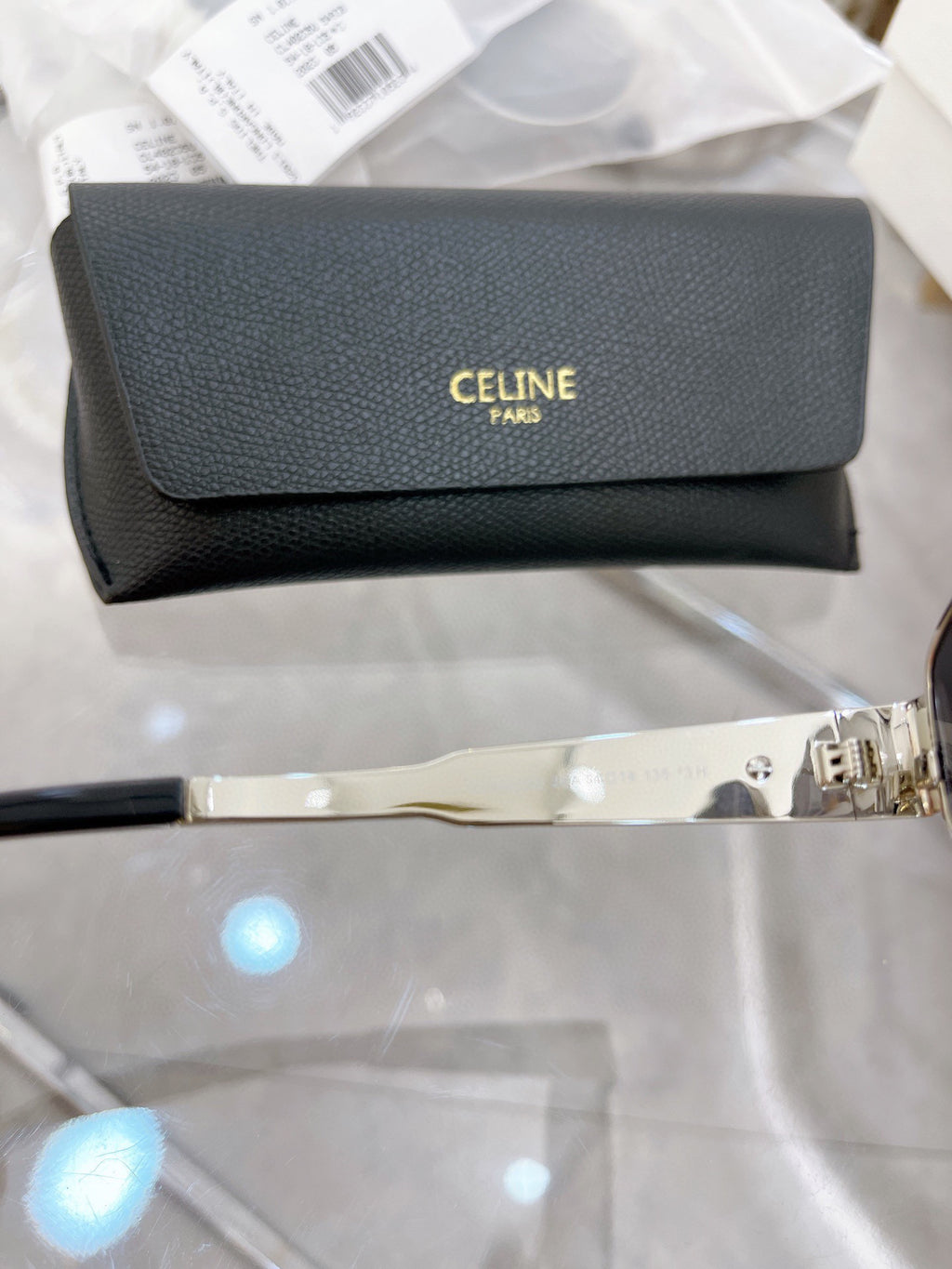 Stylish Sunglasses – Model CL40235U 🕶️