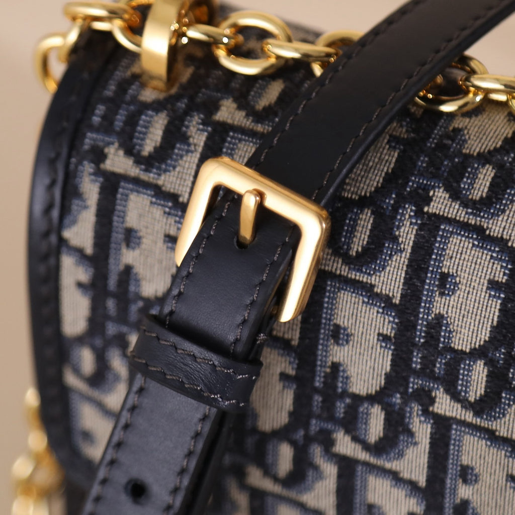 30 Montaigne-Chain Shoulder  (Premium Quality )