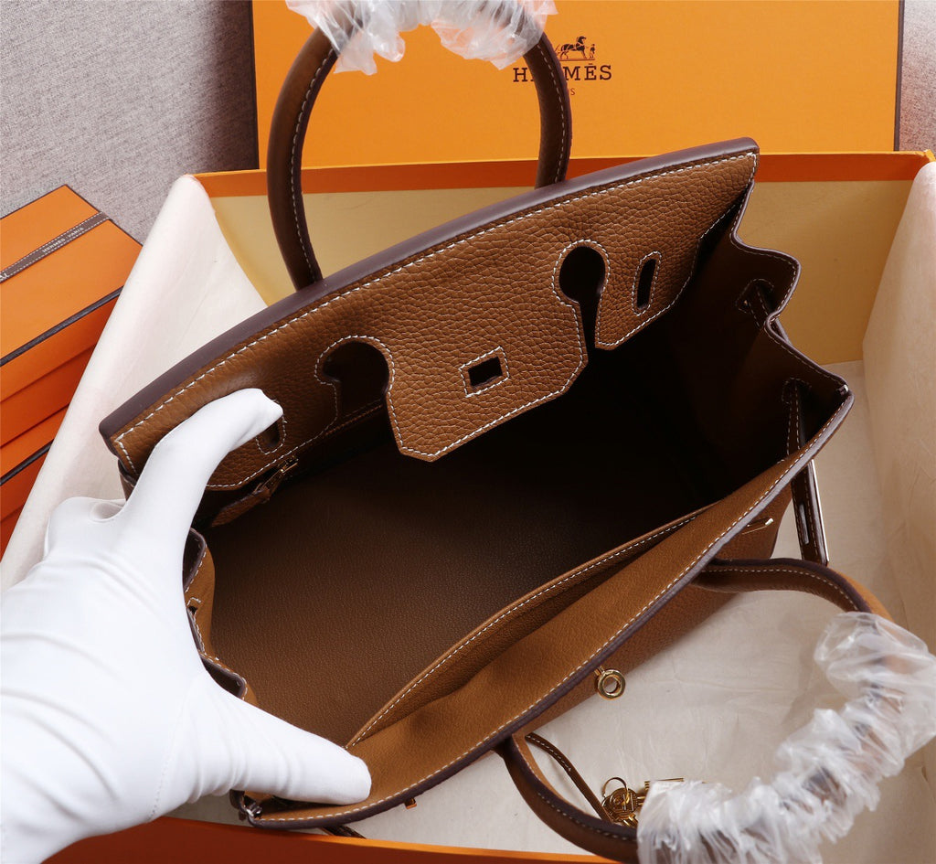 Elegant Togo-Textured Leather Handbag – Premium Craftsmanship