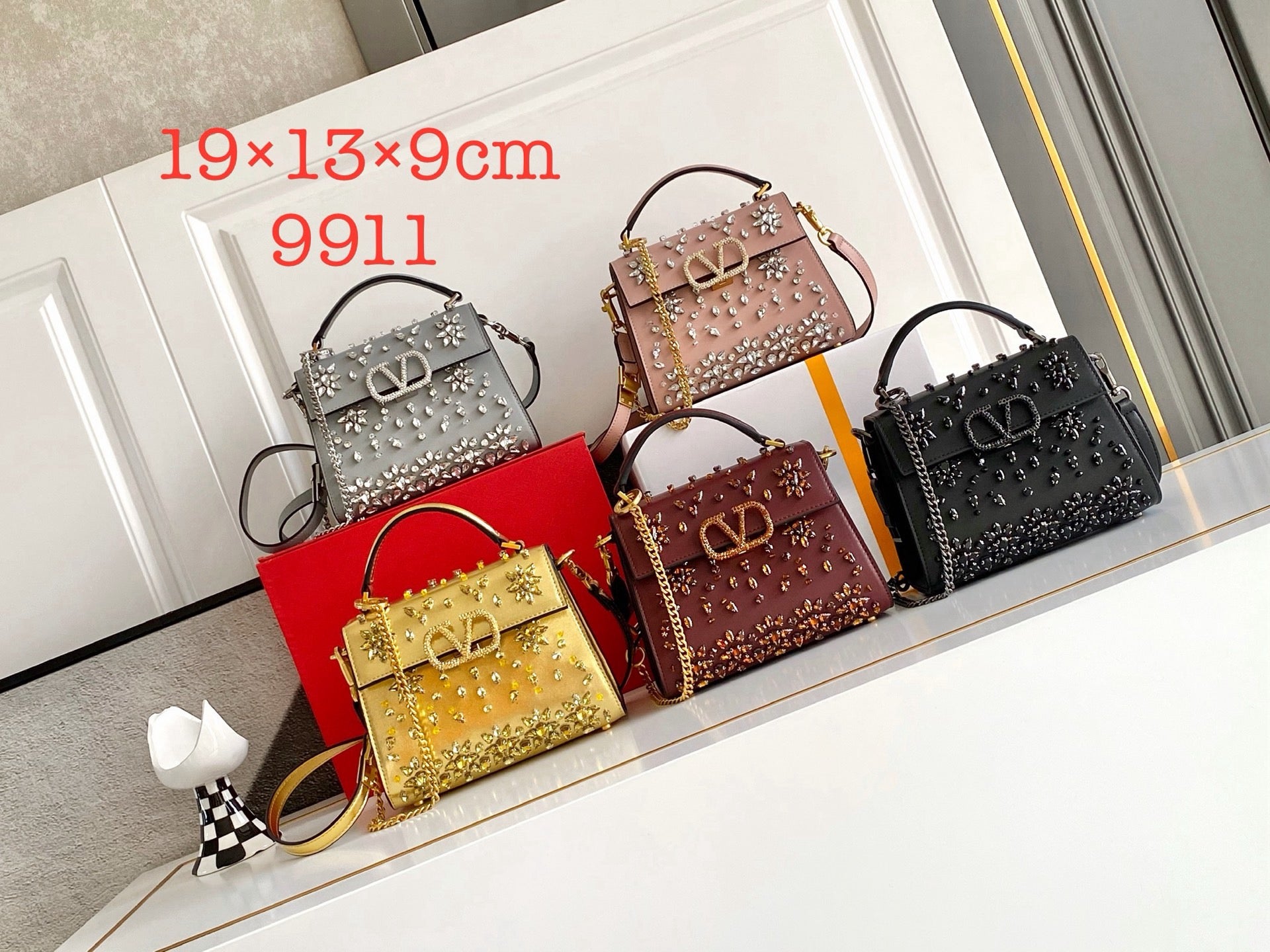 V-SLING Handcrafted Pompom Bag | 9911 MTX
