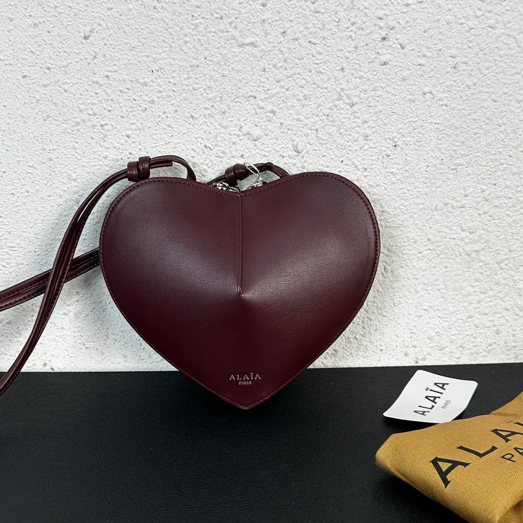 Heart-Shaped Crossbody Bag – Elegant &amp; Practical Statement Piece