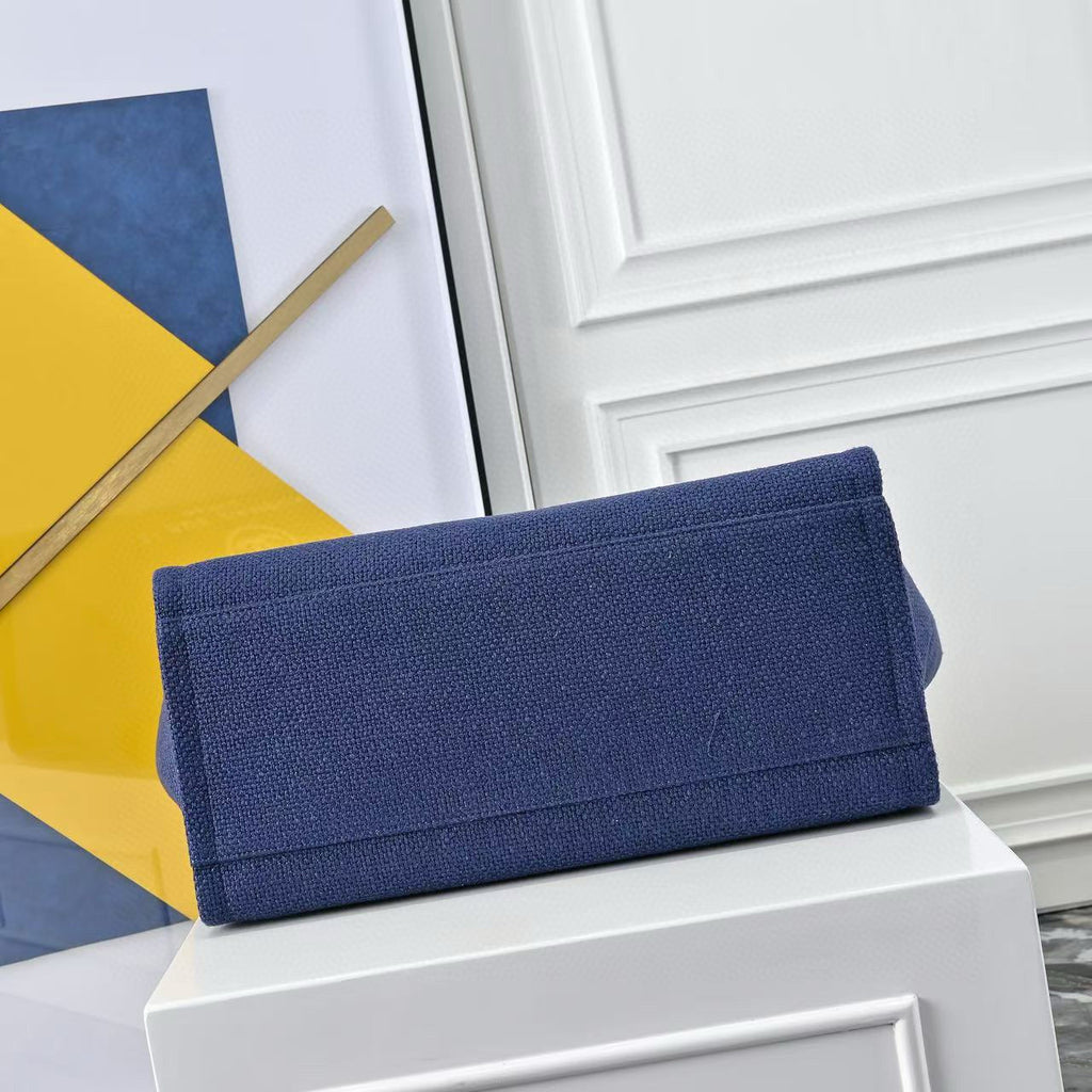 Luxury Canvas Tote (AS3257) – Limited Edition