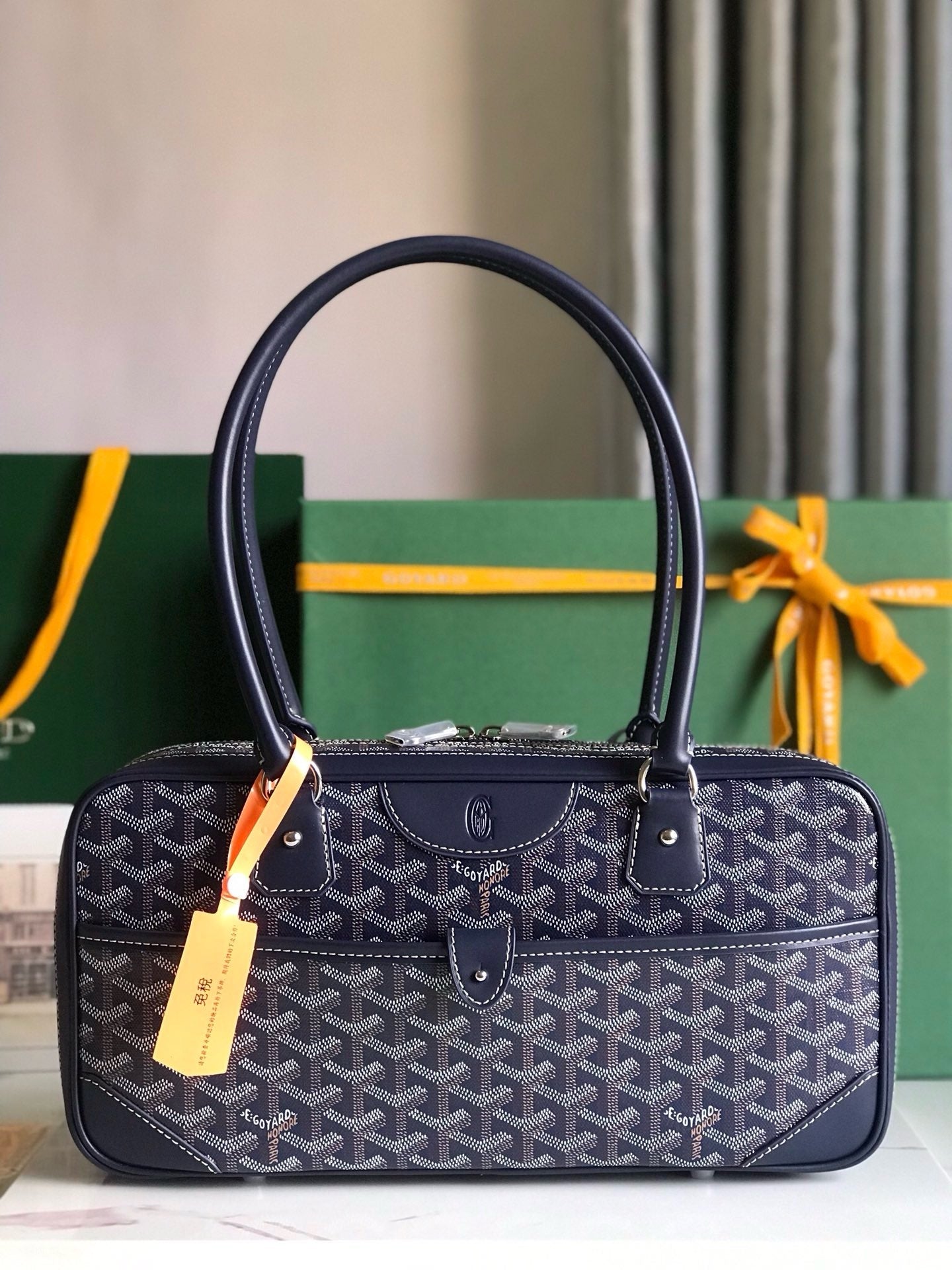 The Vintage Baguette Shoulder Bag (Premium Quality )