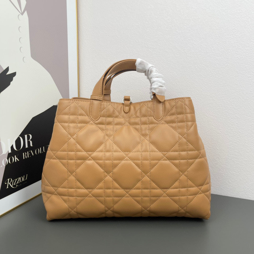 D Travel in Style with the Toujours Bag