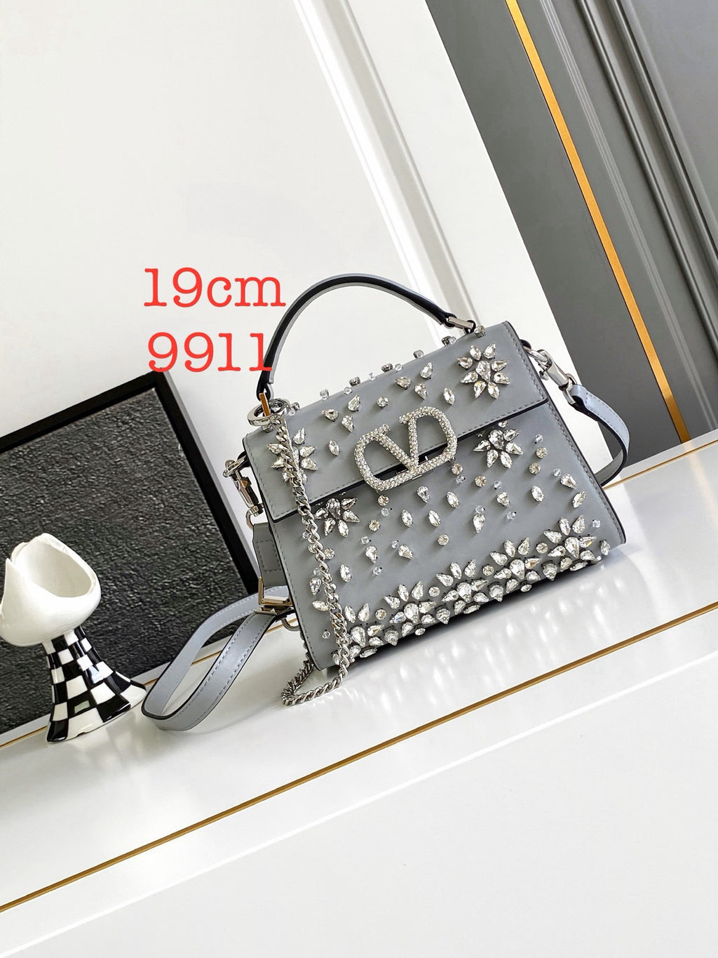 V-SLING Handcrafted Pompom Bag | 9911 MTX