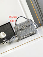 V-SLING Handcrafted Pompom Bag | 9911 MTX