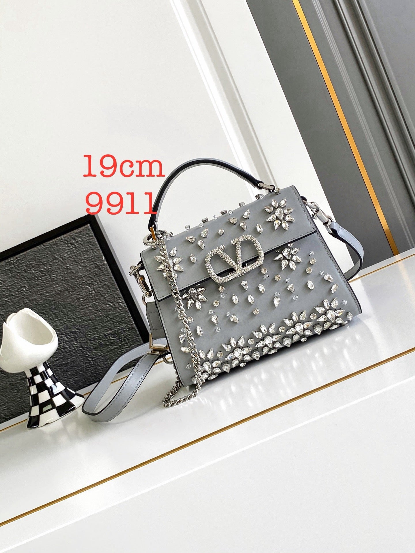 V-SLING Handcrafted Pompom Bag | 9911 MTX