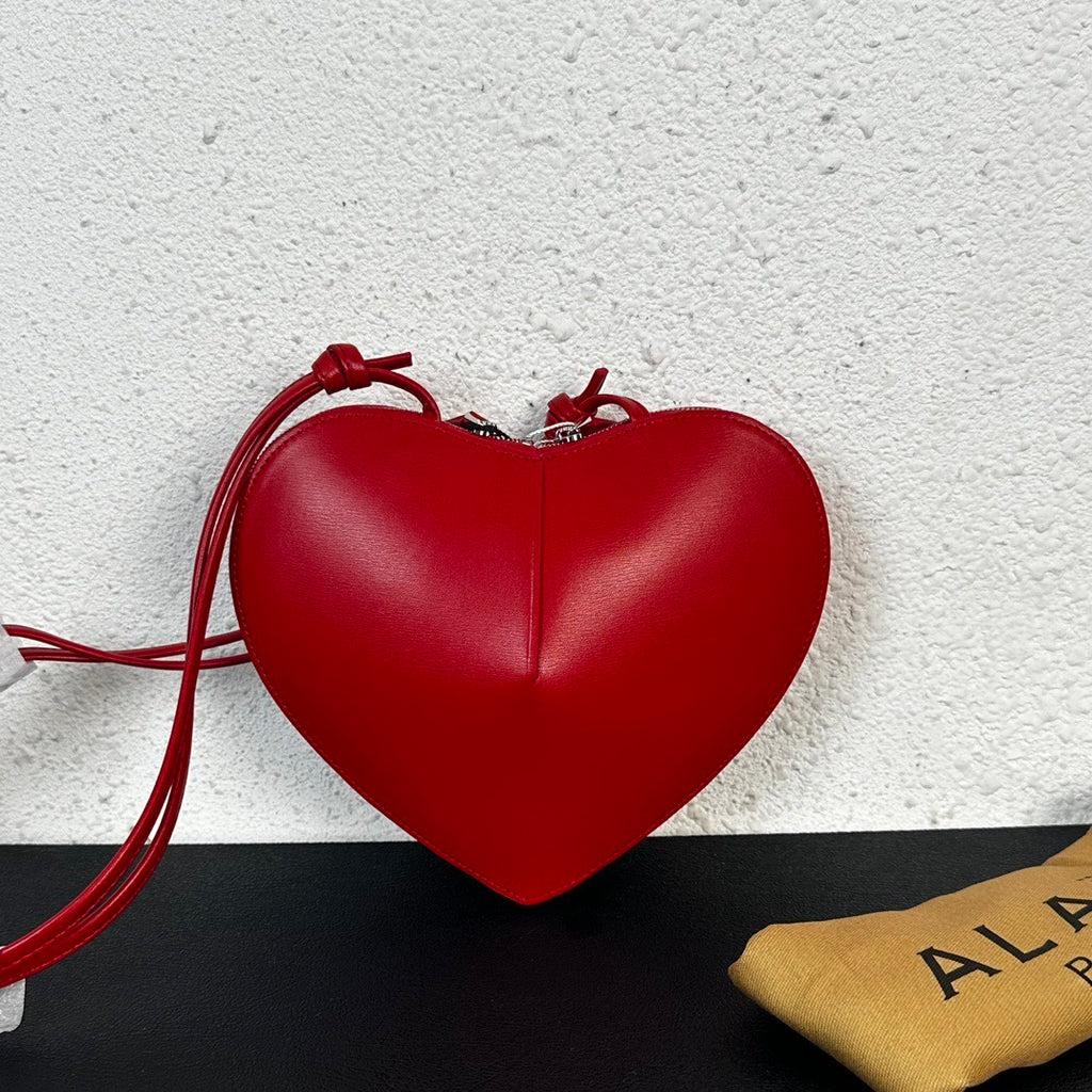 Heart-Shaped Crossbody Bag – Elegant &amp; Practical Statement Piece