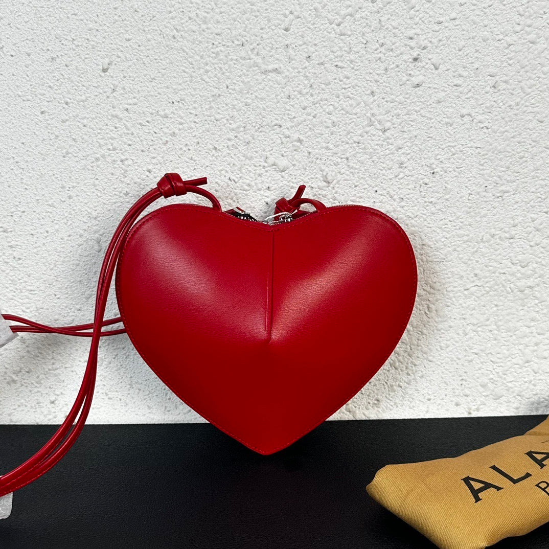 Heart-Shaped Crossbody Bag – Elegant &amp; Practical Statement Piece