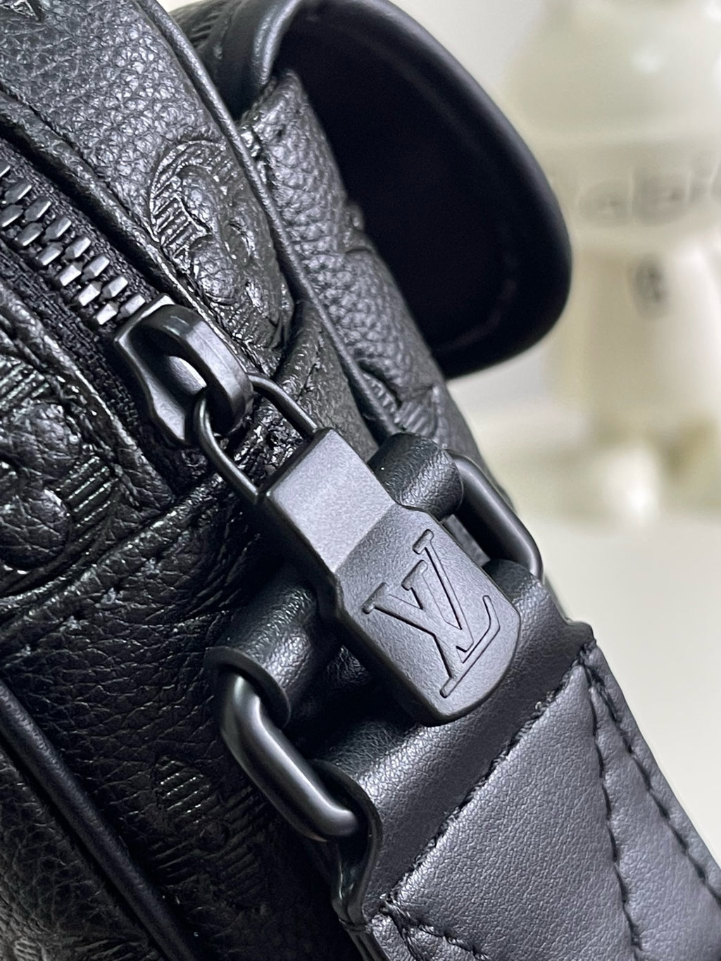 Premium Messenger Bag – Versatile & Stylish