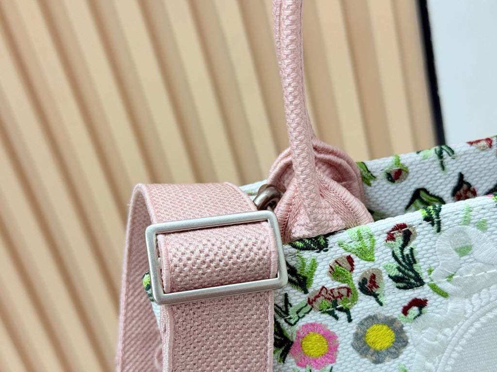 D Modern Heritage Tote Bag —Book Tote Bag