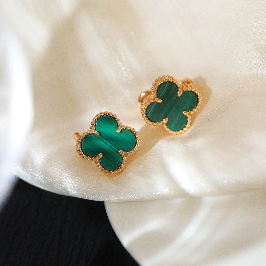 Clover Medium Stud Earrings