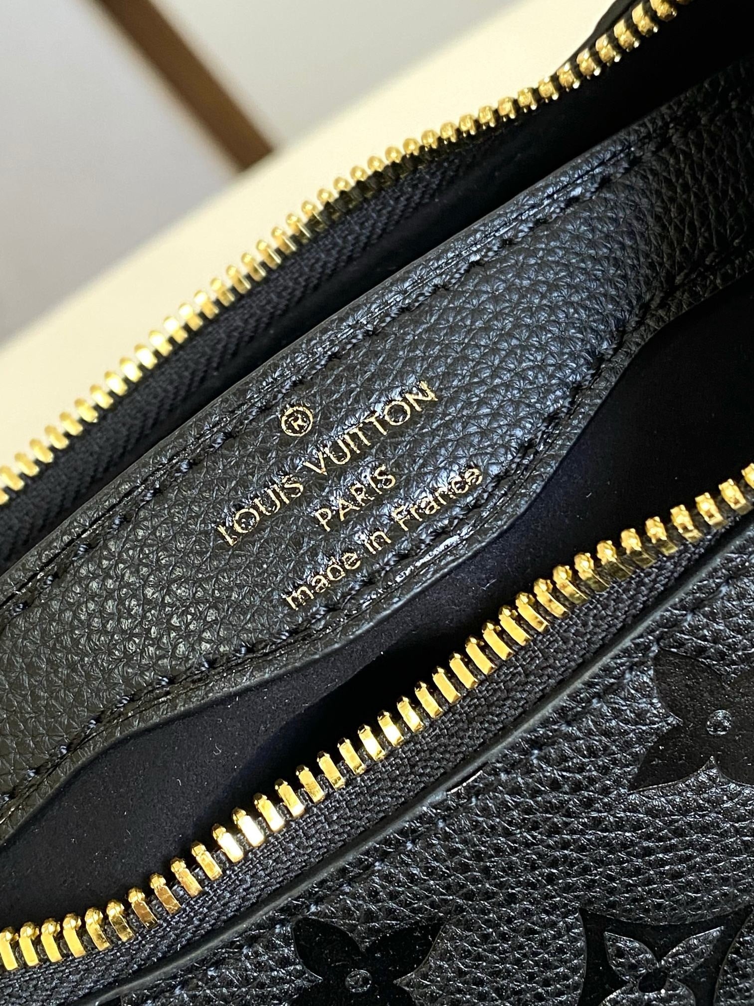 Embossed Leather Shoulder Bag (Premium Quality)