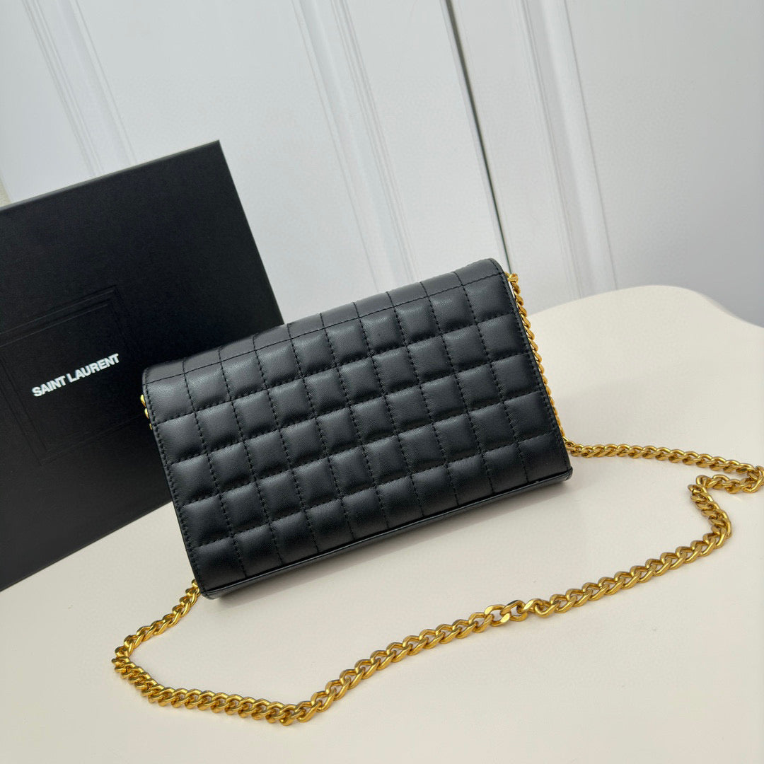 Introducing the CASSA*NDRE Chain Bag: Timeless Elegance and Practicality by Y*S*L