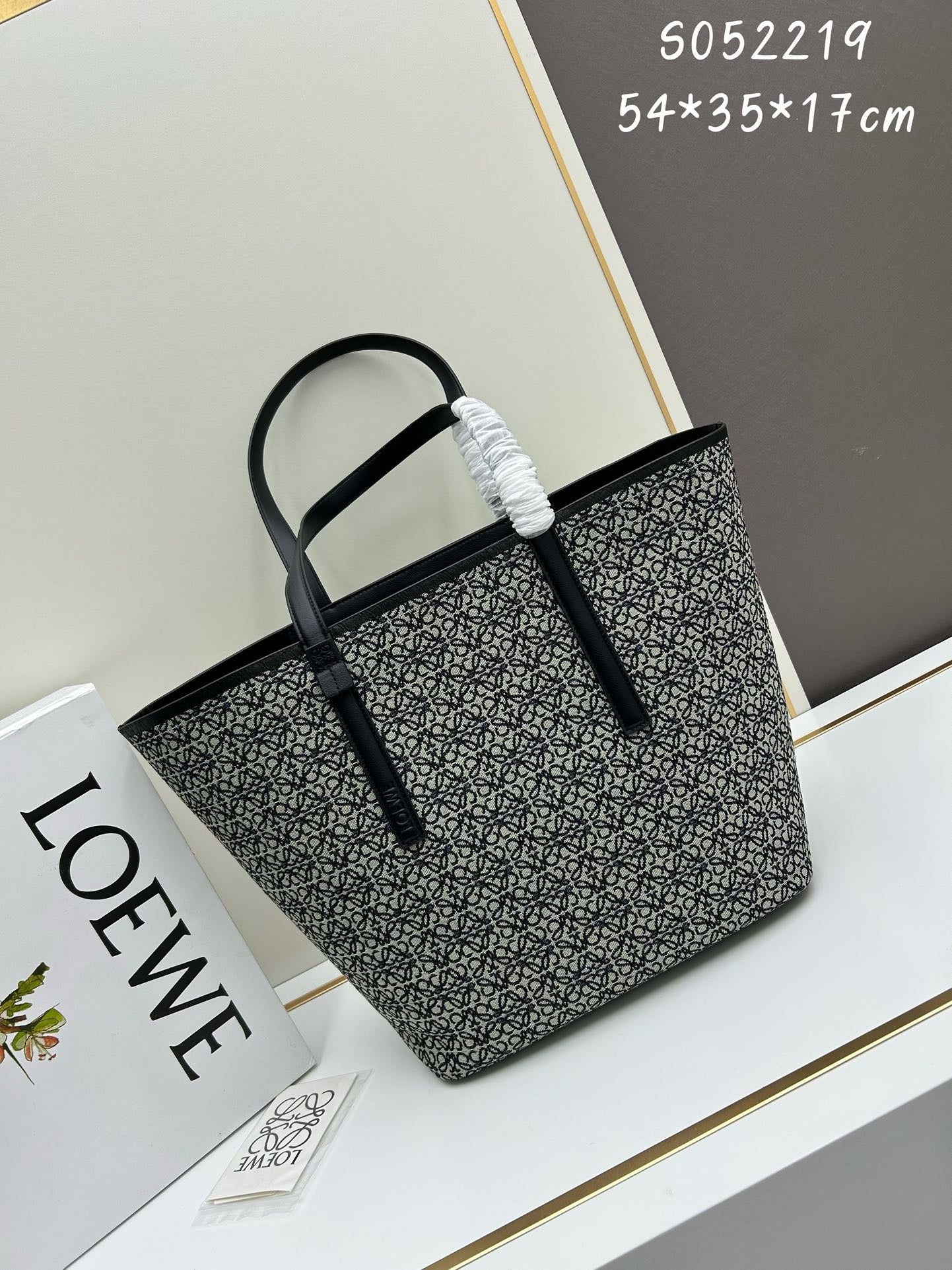 Oversized Embroidered Jacquard Tote – Everyday Carryall Bag (Premium Quality )