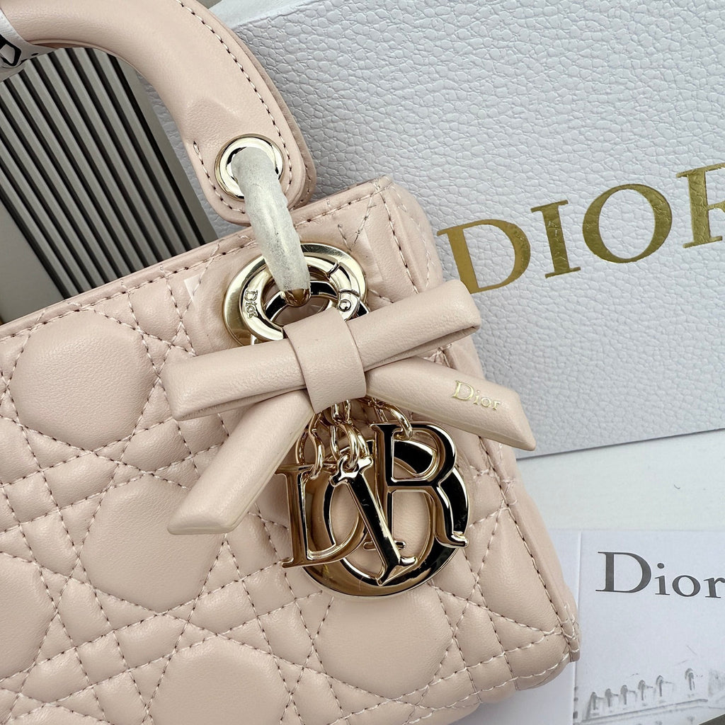 Classic Lady Bow Top-Handle Bag 26ss