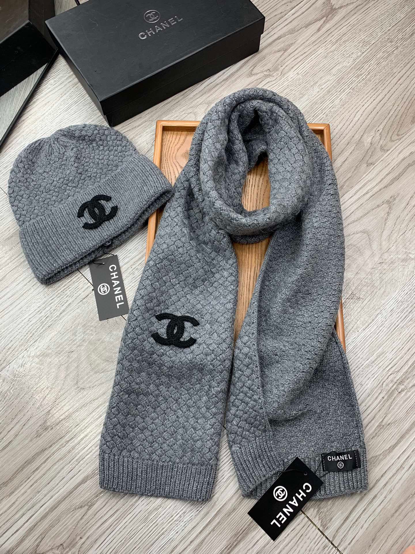 C*h*a*n*e*l Hat & Scarf Set – Timeless Elegance and Cozy Warmth in One