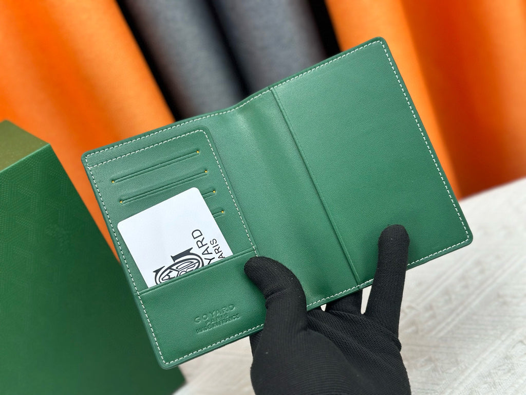 Premium Passport Holder – Timeless Travel Companion