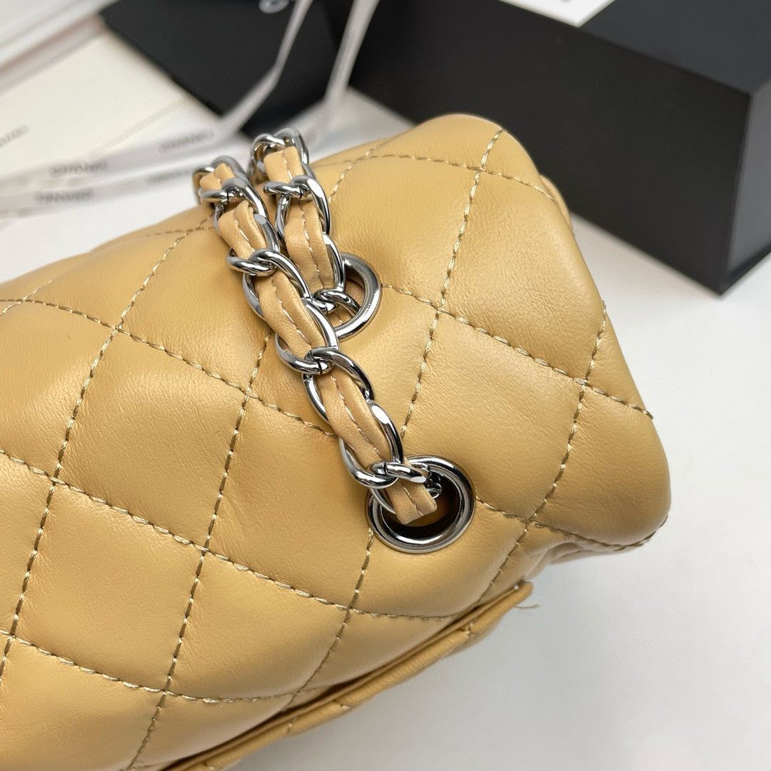 Maxi Quilted Flap Bag in Lambskin — 33cm