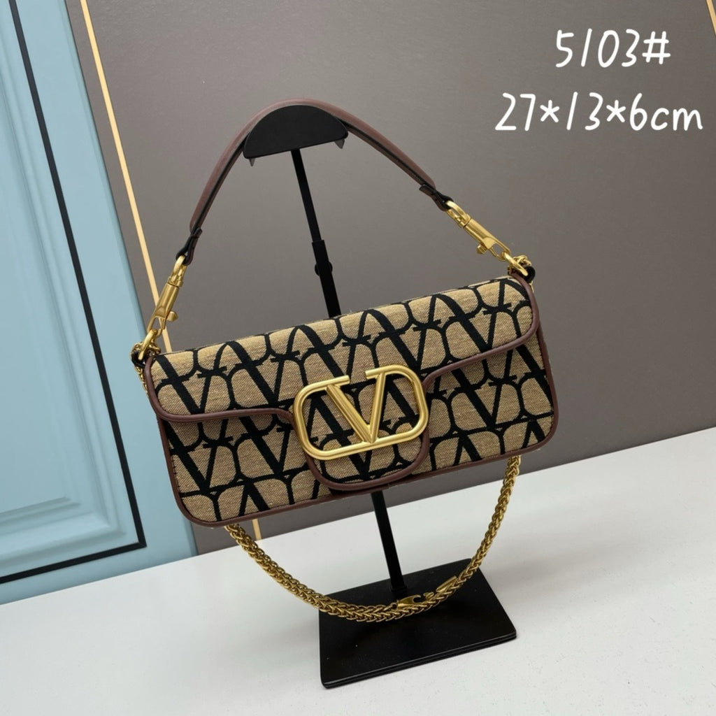 💗 V Signature Locò Calfskin Bag — Large
