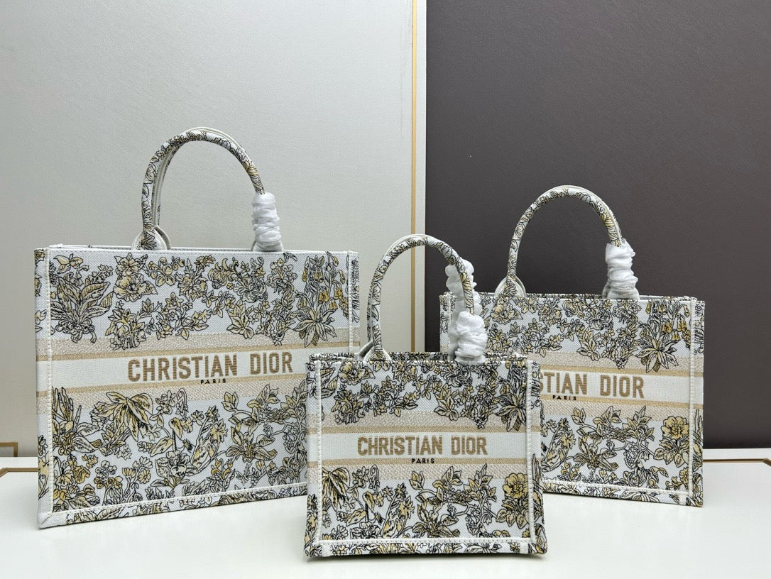 Art-Inspired Embroidered Tote Book