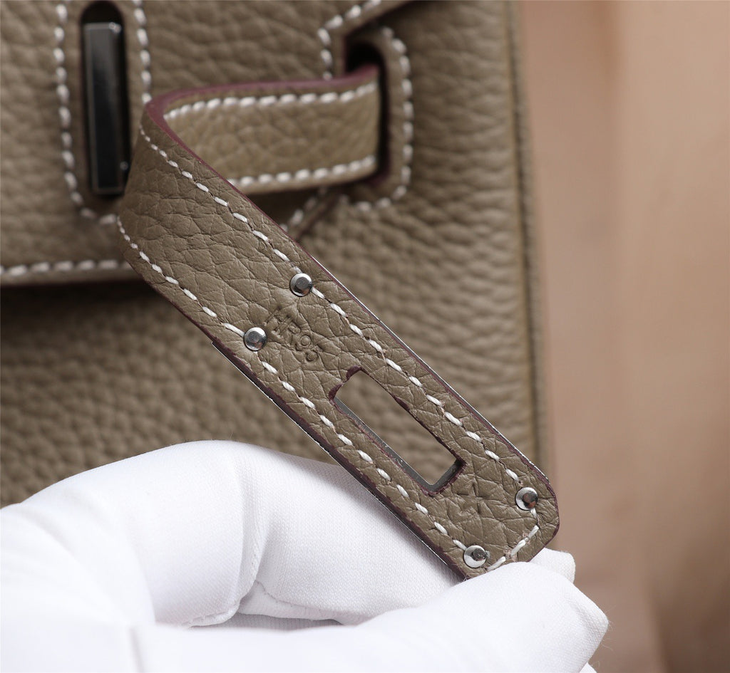 Elegant Togo-Textured Leather Handbag – Premium Craftsmanship