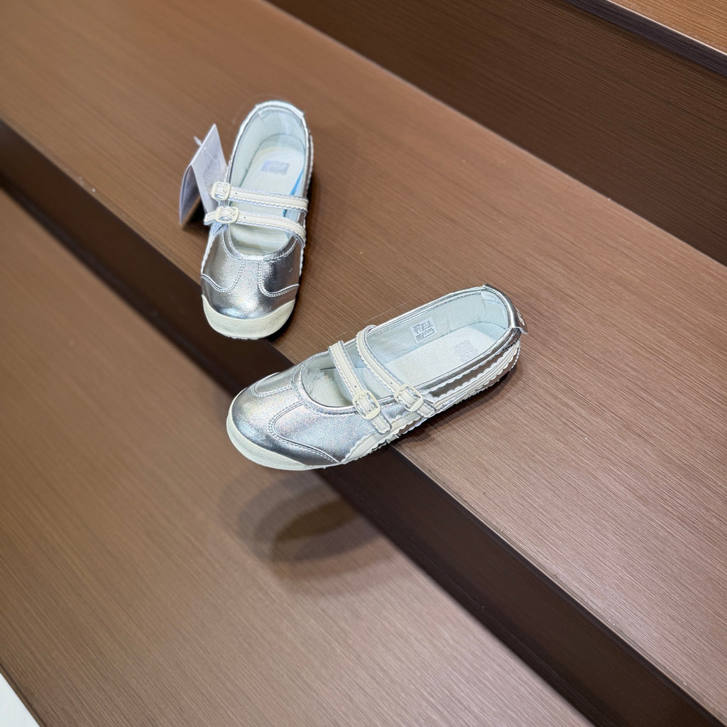 Tiger Low-Top Sneaker