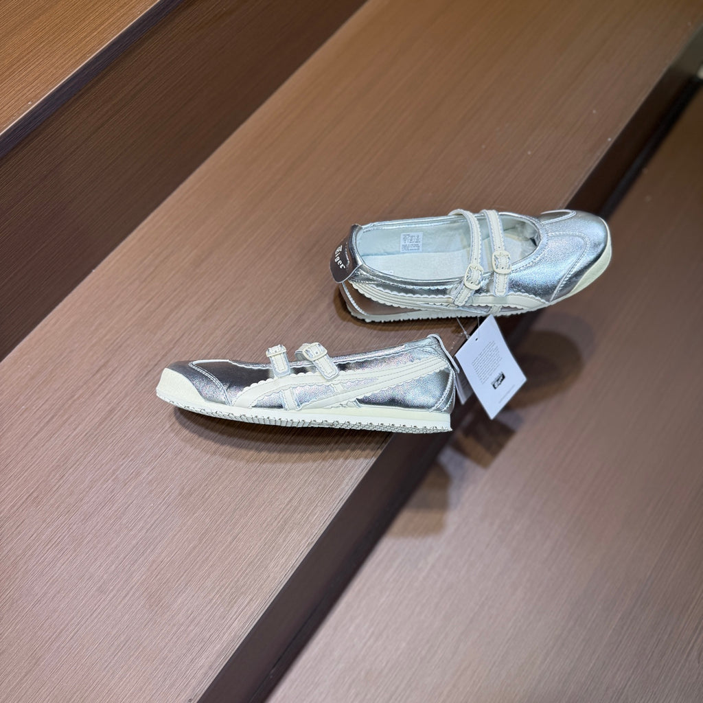 Tiger Low-Top Sneaker