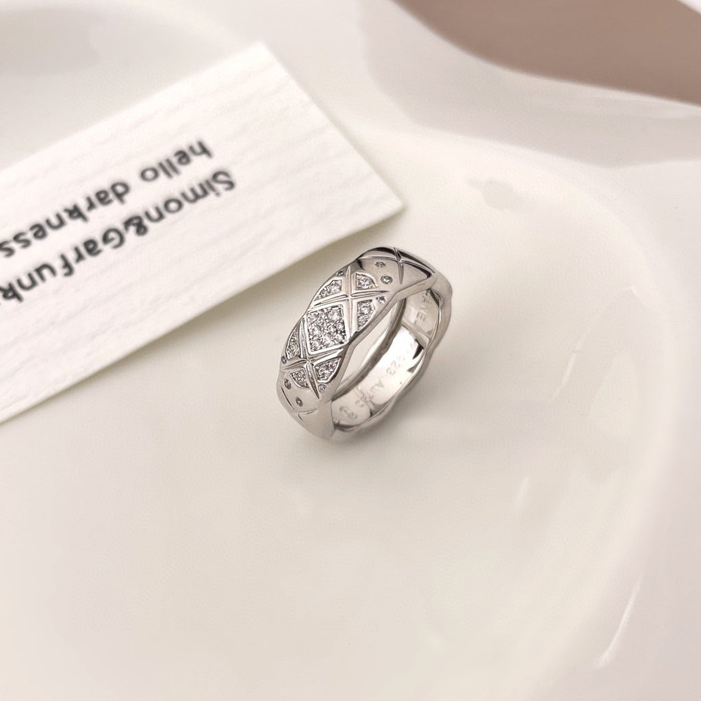 Hand-Set Diamond Quilted Ring – Timeless Coco-Inspired