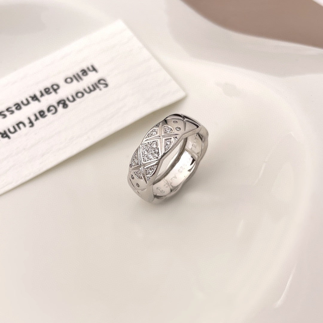 Hand-Set Diamond Quilted Ring – Timeless Coco-Inspired