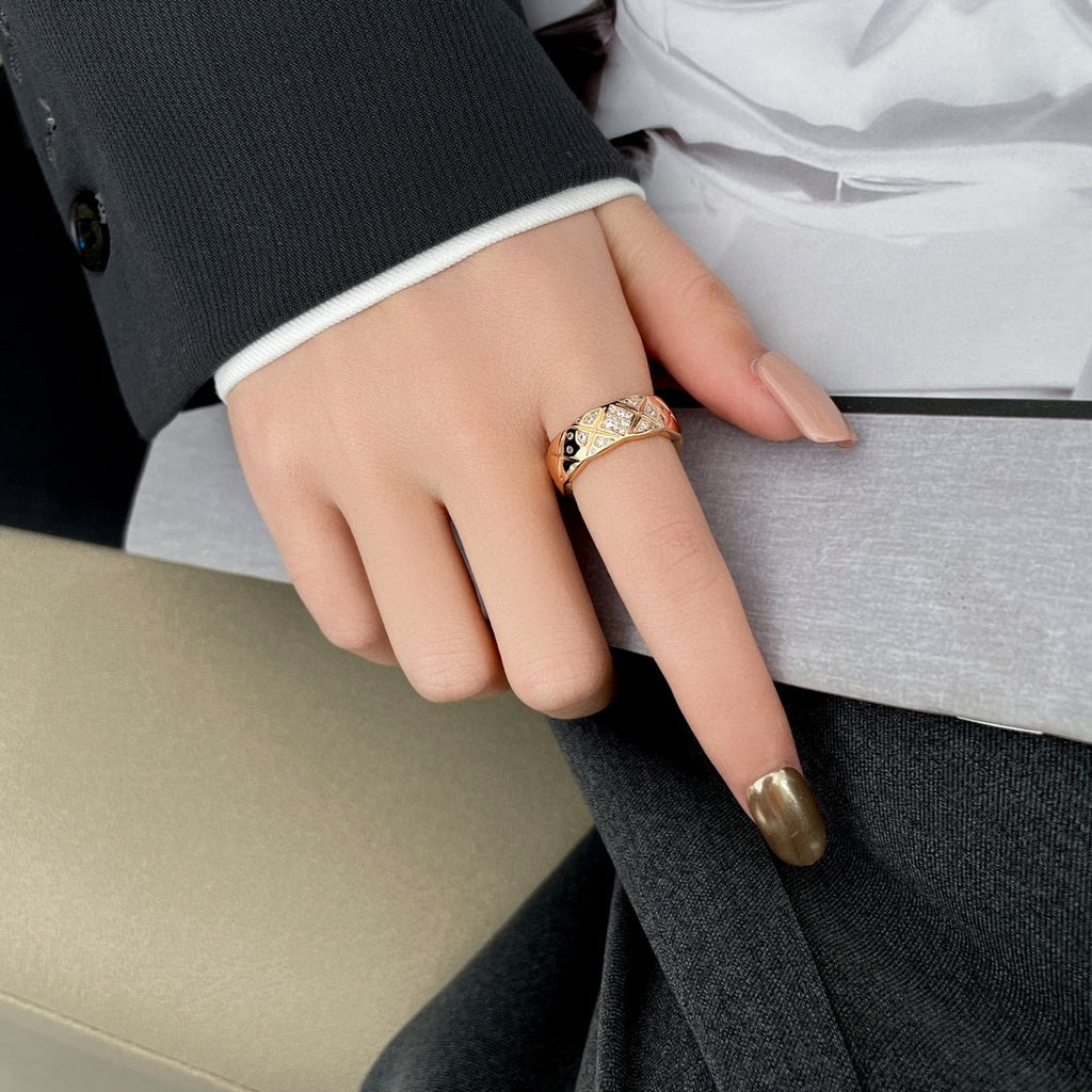 Hand-Set Diamond Quilted Ring – Timeless Coco-Inspired