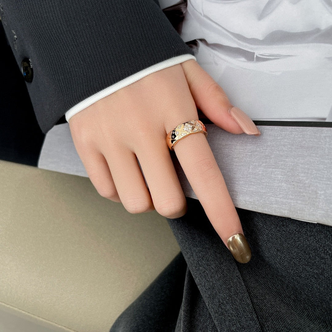 Hand-Set Diamond Quilted Ring – Timeless Coco-Inspired