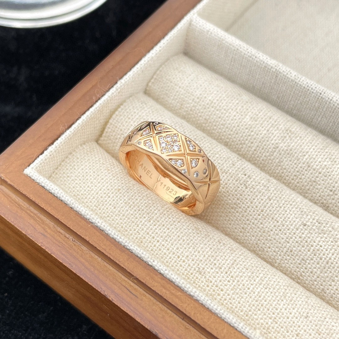 Hand-Set Diamond Quilted Ring – Timeless Coco-Inspired