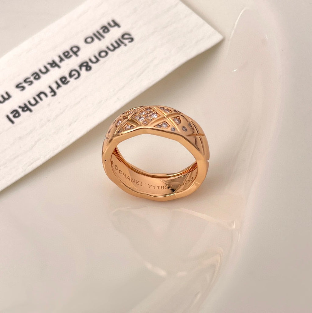 Hand-Set Diamond Quilted Ring – Timeless Coco-Inspired