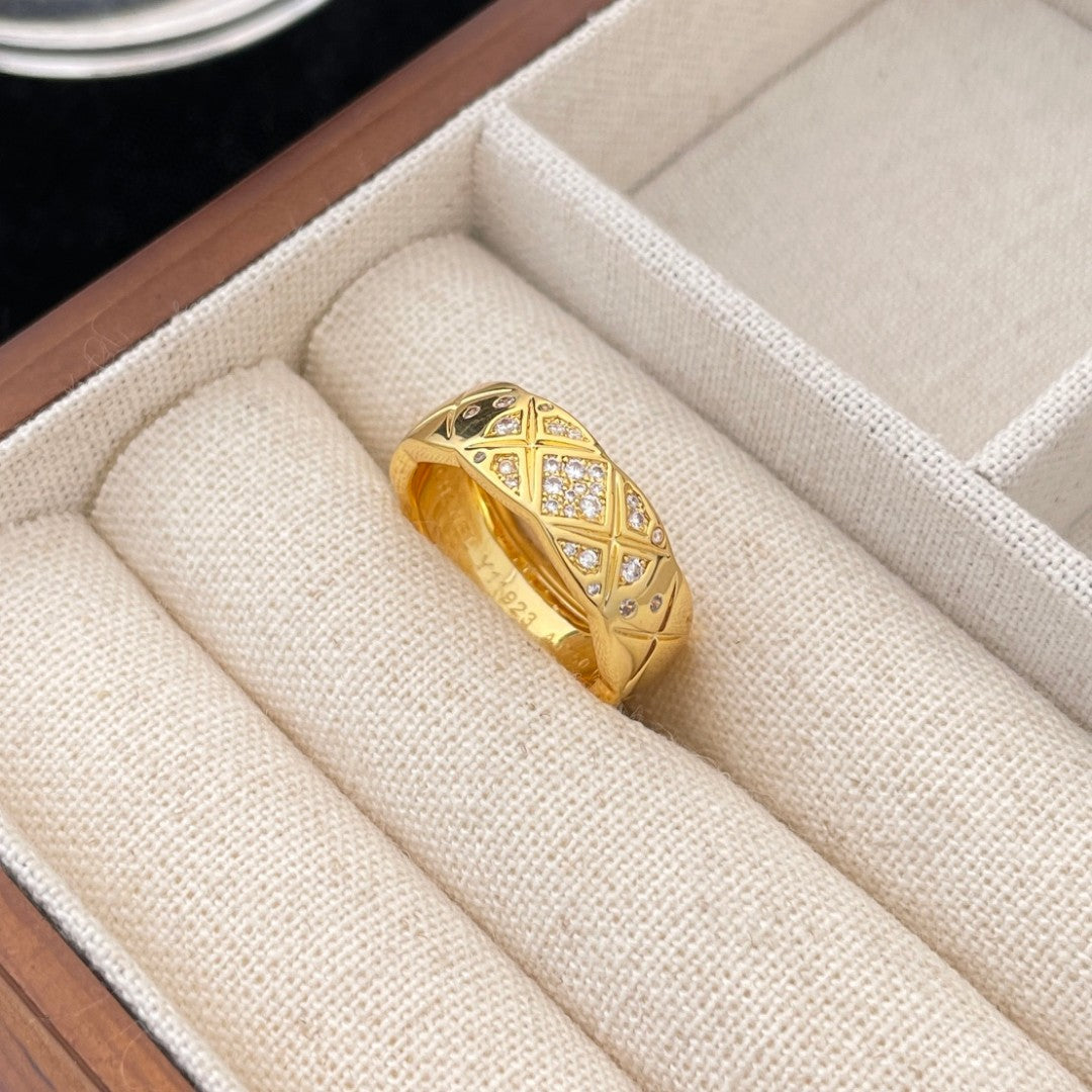 Hand-Set Diamond Quilted Ring – Timeless Coco-Inspired