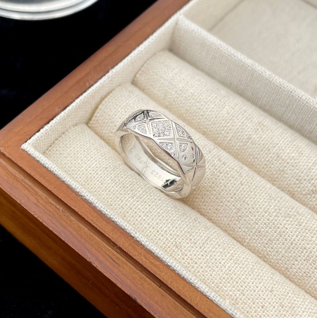 Hand-Set Diamond Quilted Ring – Timeless Coco-Inspired