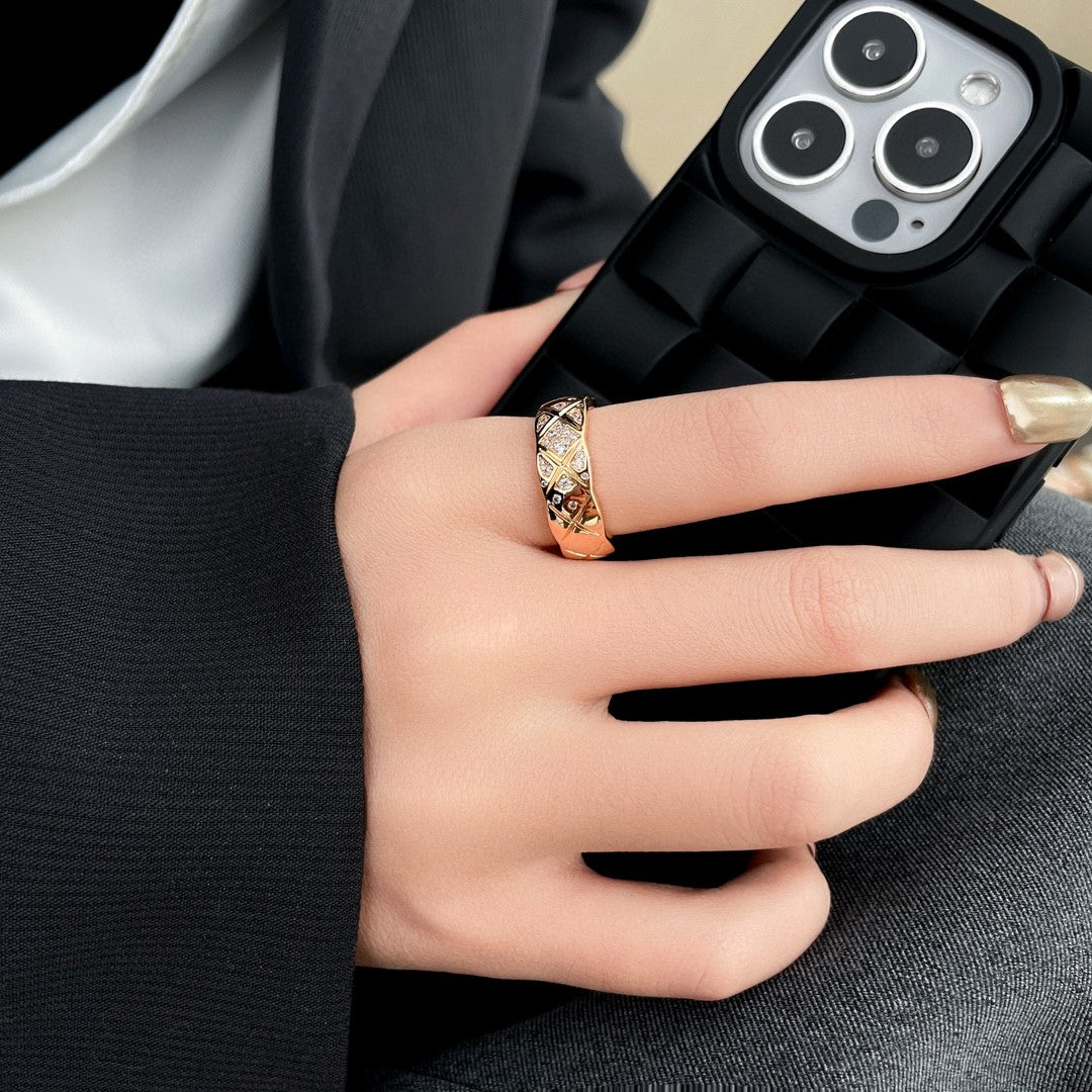 Hand-Set Diamond Quilted Ring – Timeless Coco-Inspired